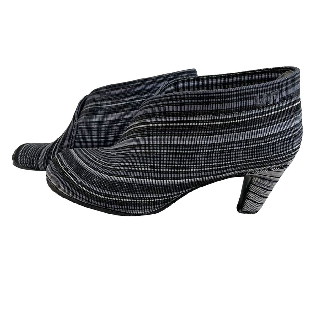 NWOT UNITED NUDE GREY BLACK FOLD STRIPED TEXTILE HEELED BOOTIES - 7.5